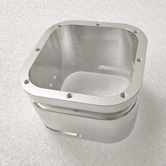 Custom aluminum precision component manufactured by Maisi Precision.