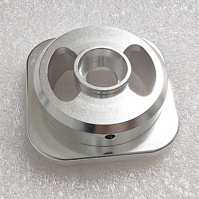 Custom aluminum precision component manufactured by Maisi Precision.